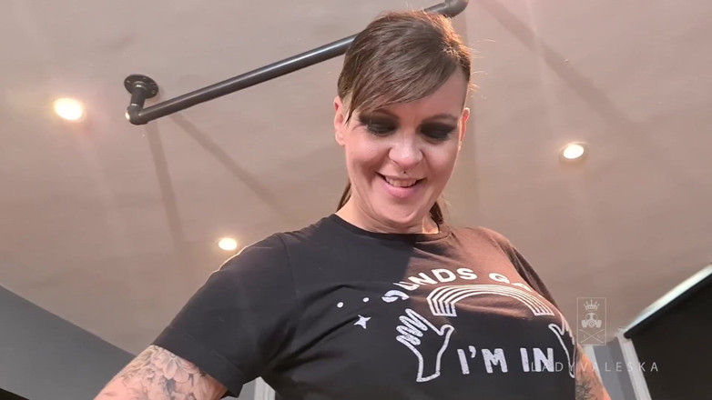 Lady Valeska: Correr patadas y duro ballbusting