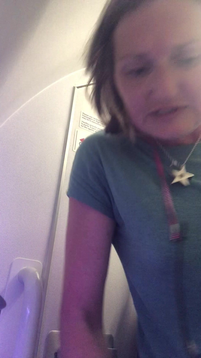 MistressWriggler: Ogromny Sikanie W Samolocie Po Trzymaniu Go Przez Cztery Godziny!