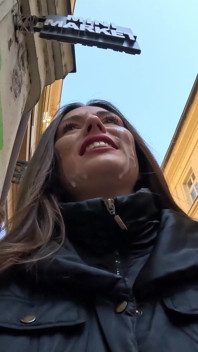 Caminhada de porra e molhando nas ruas de Praga