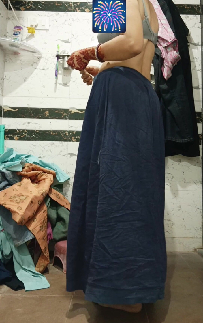 Priyahot77: Priya Bhabi Ranní sexy show s velkým zadem