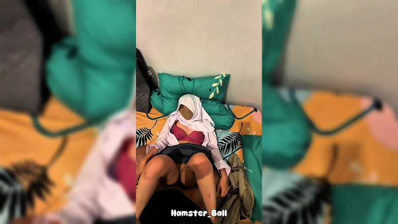 Hamster_Ball: İslami yatılı kolejden tesettürlü kız 18+ öğretmeniyle biyoloji eğitimi alıyor