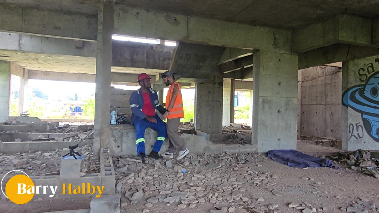 barryhlaby: Se lo di a un trabajador de la construcción