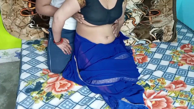 Manjushukla: น้องบีบีเซ็กซี่ใหม่ในชุดส่าหรีสีฟ้า