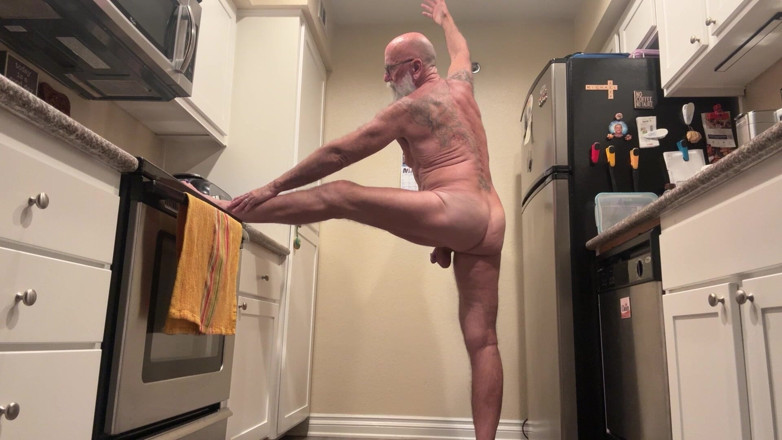 feedmedick: Naked in the Kitchen