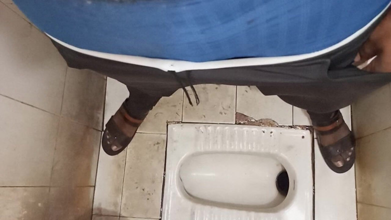 Fucking my wife: Istriku ngentot kontol pakai dildo sambil ciuman
