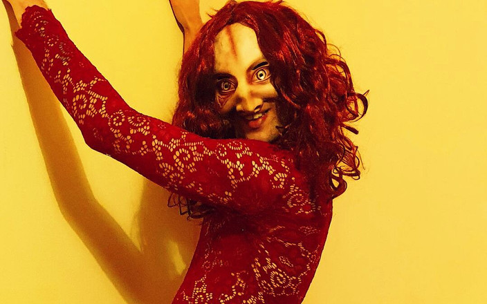 Demon Bitch: सेक्सी कामुक कुतिया