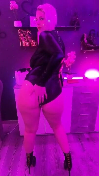 Lust_chick30: The Horny New Black Outfit