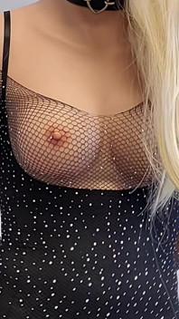 Mostrando mi sexy culo y tetas