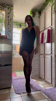 그녀는 스타킹을 입고 스트립쇼를 하지 않아