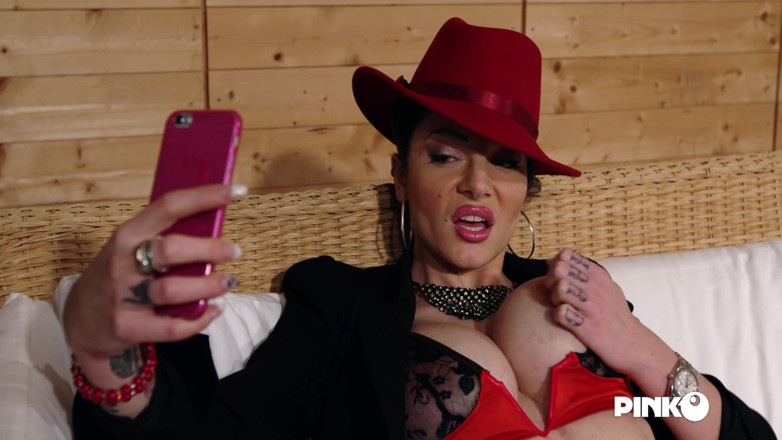Pinko Club: Amandha Fox selfies! Anal und doppelpenetration!