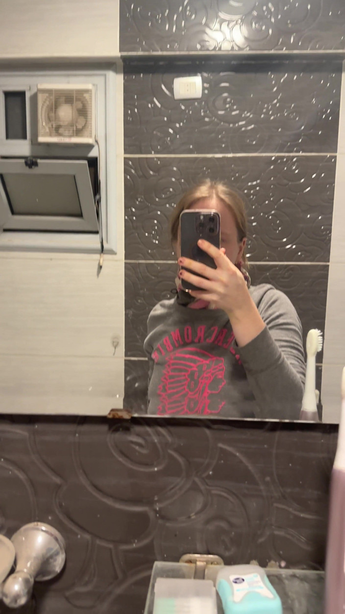 SweetLucy96: Razor Slides Into My Pussy