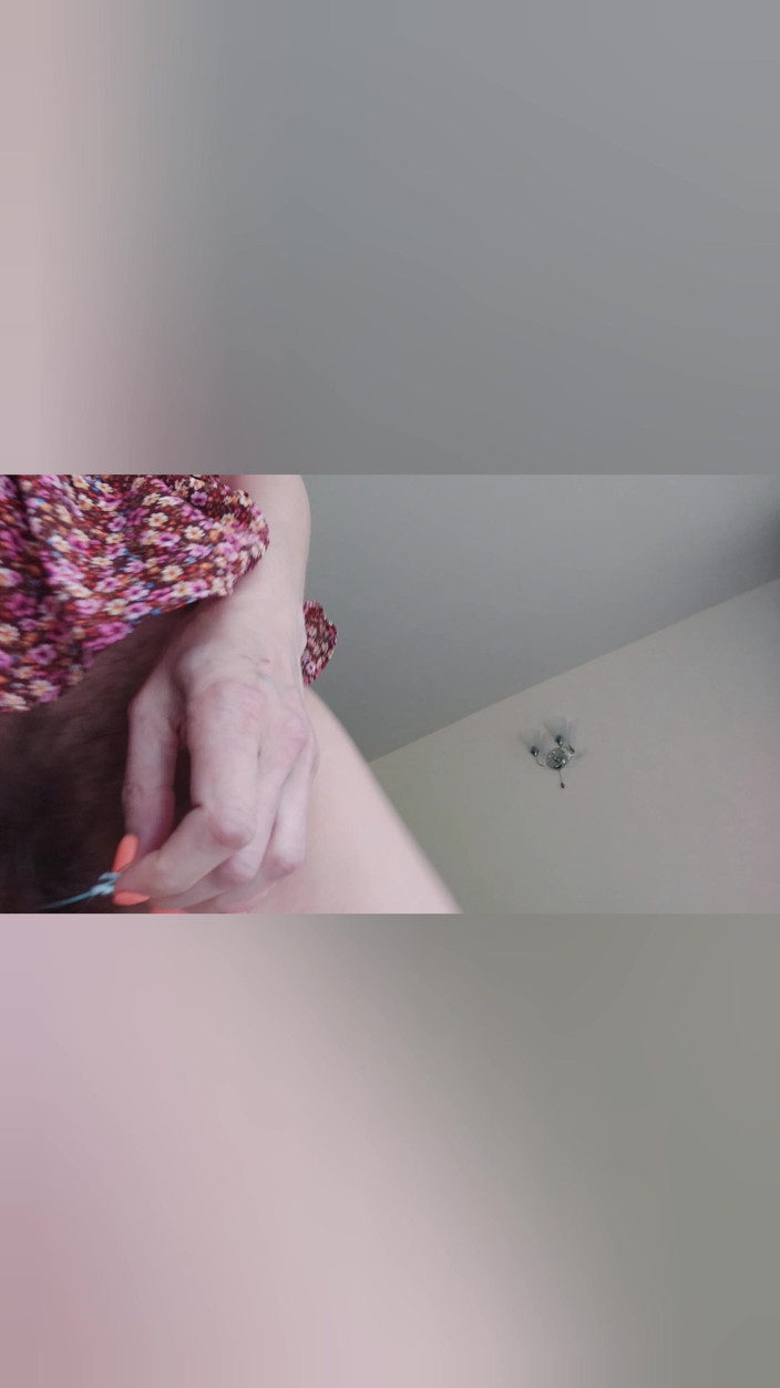 GinnaGg: Watch Me Put a Tampon in My Super Hairy Pussy