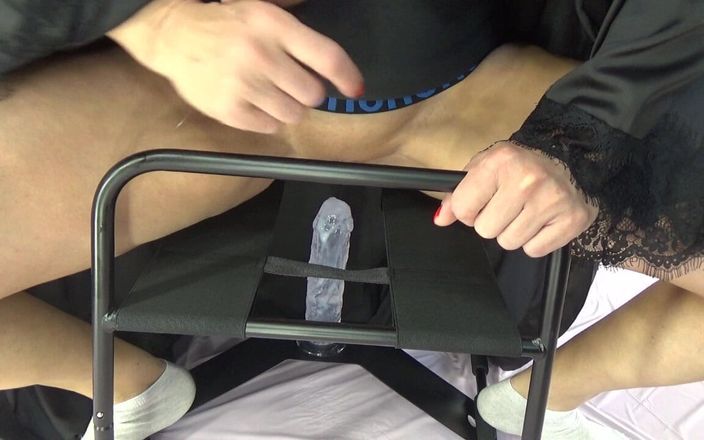 AnnaBUST: Vuxen dildostol ridning