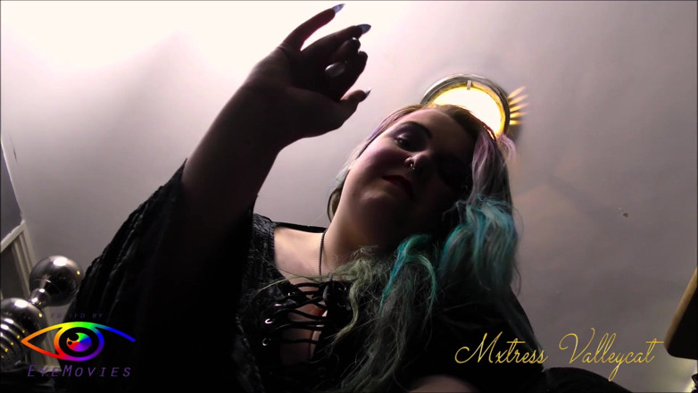 Mxtress Valleycat: Caged in giantess earrigns