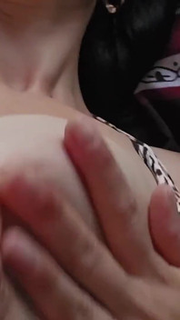 Aku lagi asik jilat memekku sampai aku orgasme pov