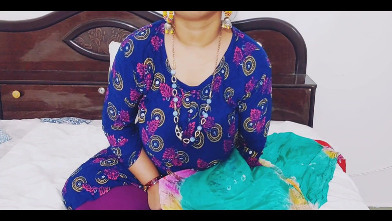 Hotty Jiya Sharmaa: Un devar rentre chez lui et baise la bhabhi indienne...