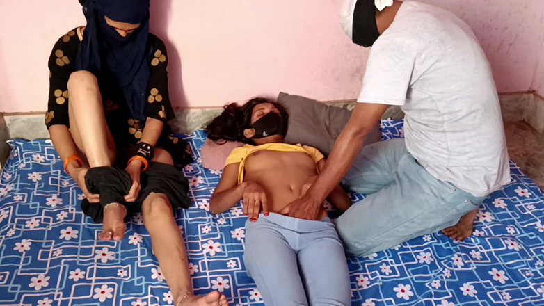 HousewifeGeeta: Une vierge se fait baiser par sa demi-sœur mariée dans...
