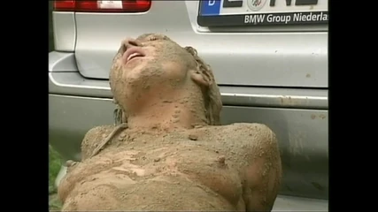 Forte Porno: Mud Covered Slut Ass Fucked and Cummed on Pink Pussy...