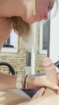 Two Hot Girls Sucking One Hard Cock in the Morning, Cumshot on the Face, Cum Kiss
