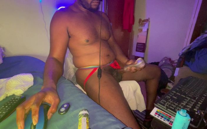 B. Boss: Branlette noire en solo avec un jouet