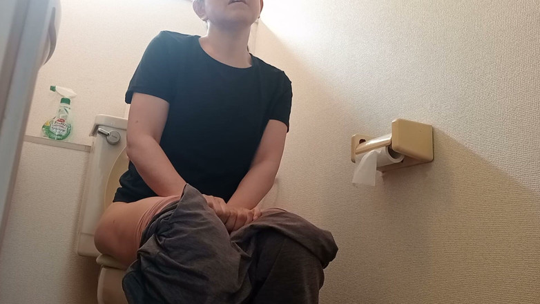 Mayumi Kanzaki: Toilet Camera