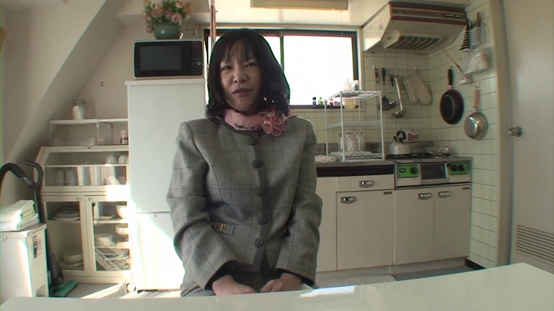 Asiatiques: Asian milf does her csting for bigrolle