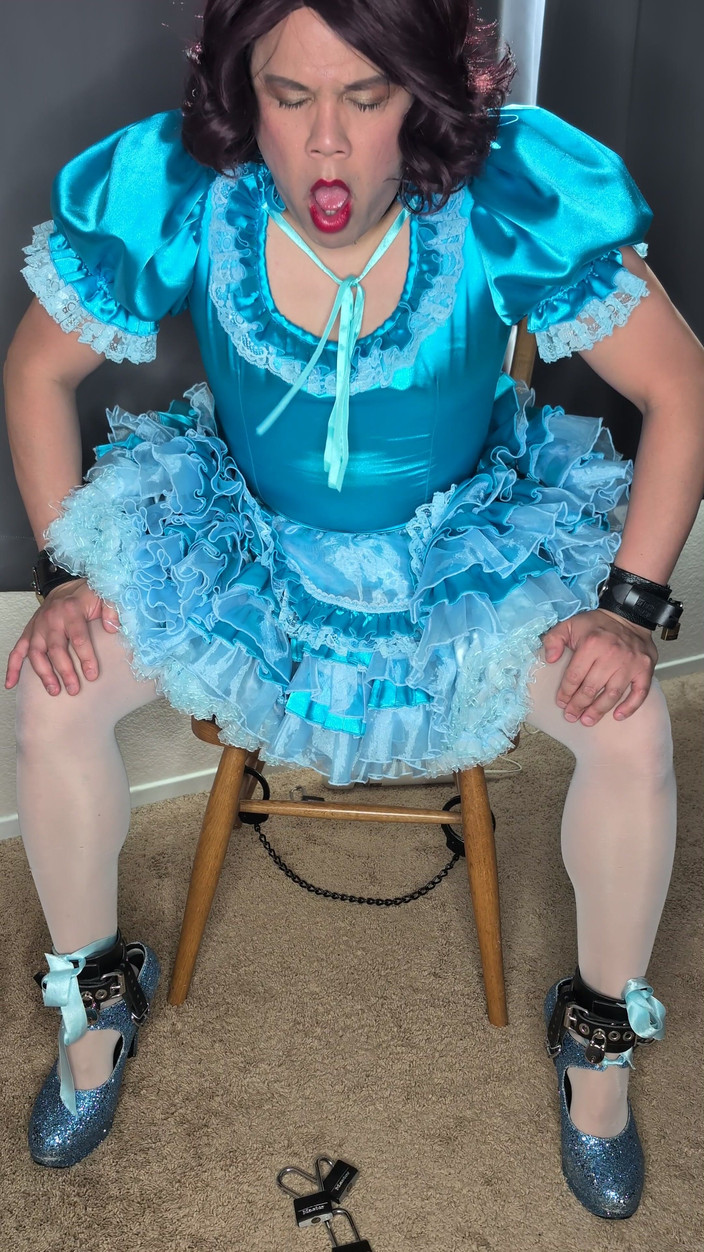 Sissy Candy: 貞操と袖口でダッチワイフに乗るサテン弱虫メイド