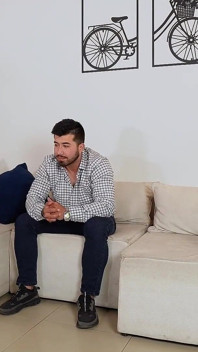 Kouř mi péro, pokud chceš projít předmětem, sex se svými studenty na gauči doma