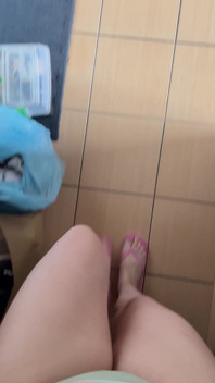 POV:ビーチサンダルの歩行音