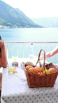 Veřejný! Vyhonění sexy ptáka v restauraci