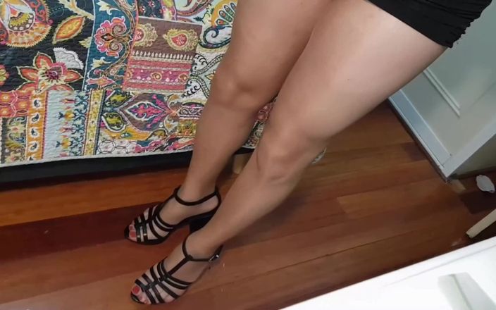 Dani Leg: Dani_leg's Fountain Cumshot on Amazing Legs in Sexy Tan Pantyhose