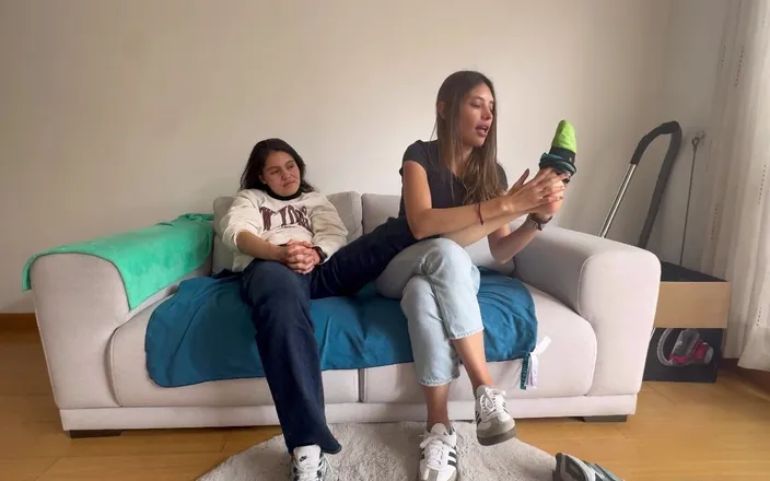 scarlettandc: My Girlfriend Shows Me Her Fetish by Smelling and Massaging...
