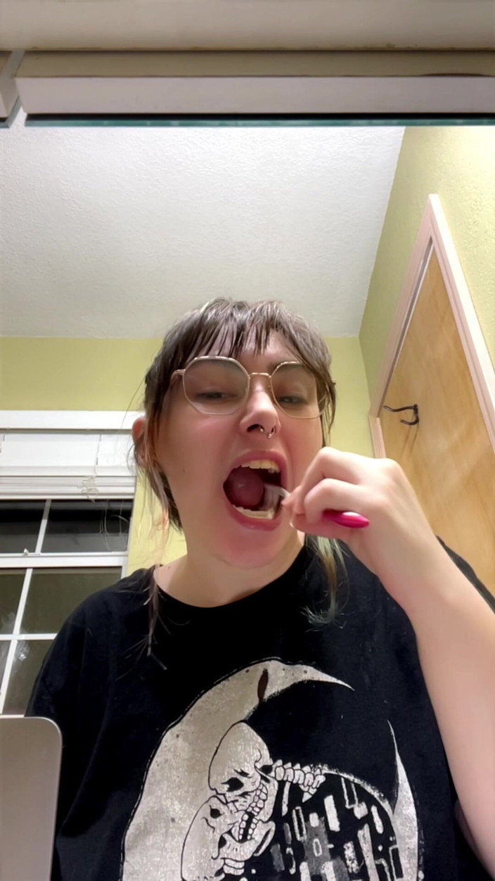 Mushroombitchx: Mi lavando i denti