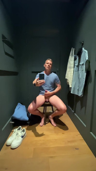 위험한 피팅 룸  Wank : 내 사정을 듣는 다음 칸막이 남자 - 거대한 사정