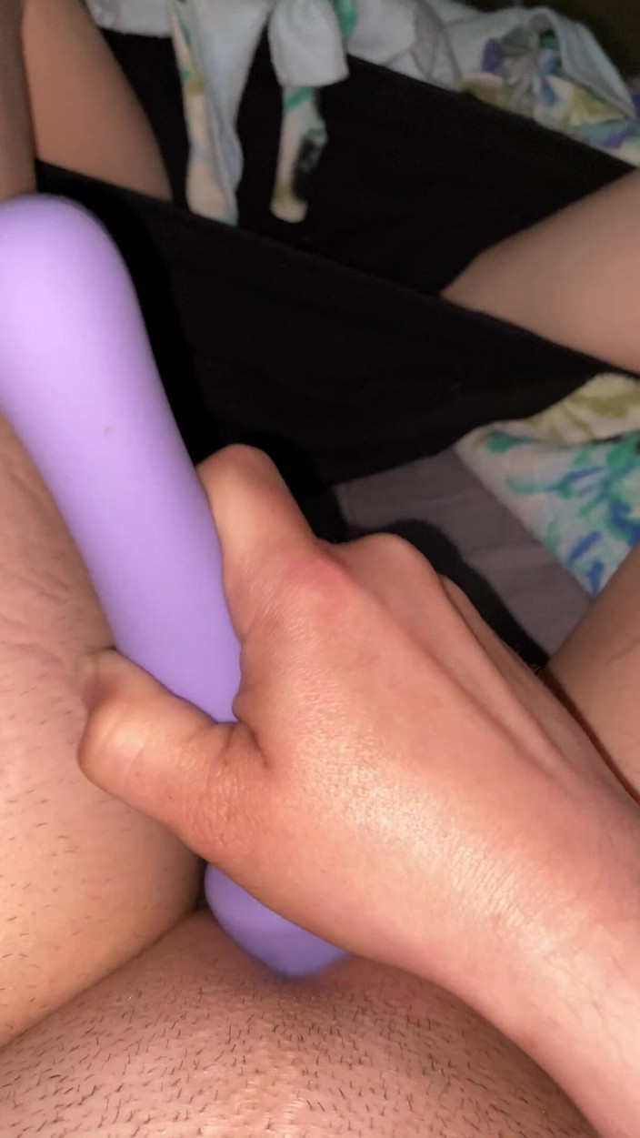 Abby Kiss: Mírame tener un orgasmo duro probando mi nuevo juguete