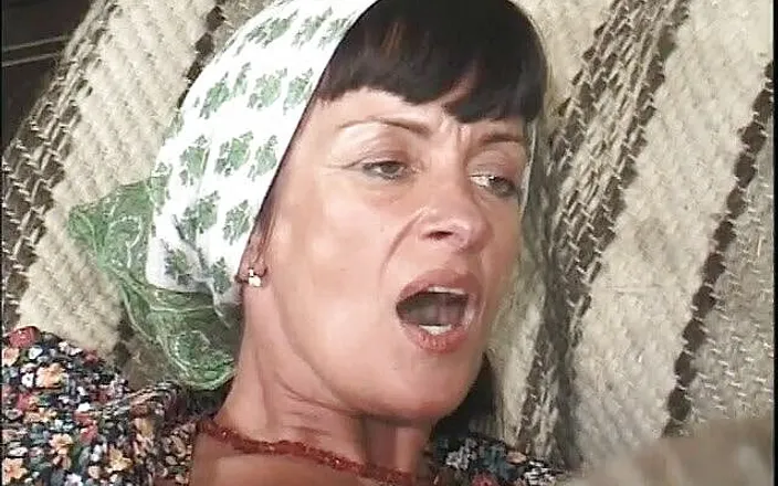 Granny fist Porn Videos