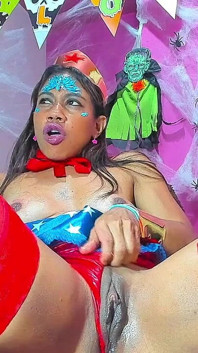 ハッピーハロウィンワンダーウーマンはあなたのペニスを愛しています 潮吹きまでずっと私のマンコの奥深くでとてもエキゾチック 美しいパパ パート 03