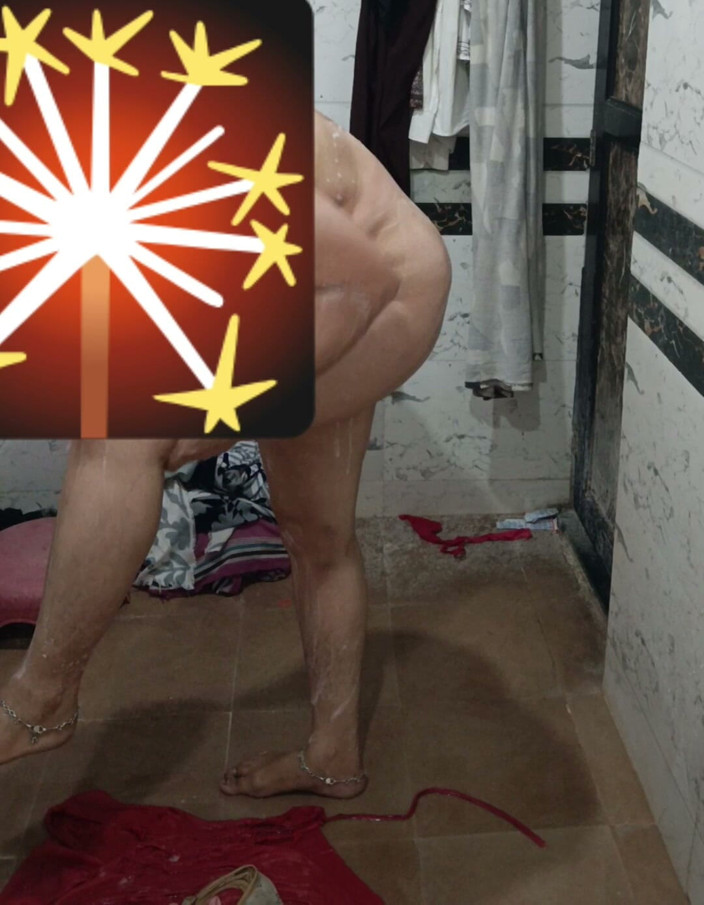 Priyahot77: Priya Bhabi Saree Big Ass Show