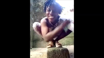 African Beauties: Venku nadržené mytí a čůrání