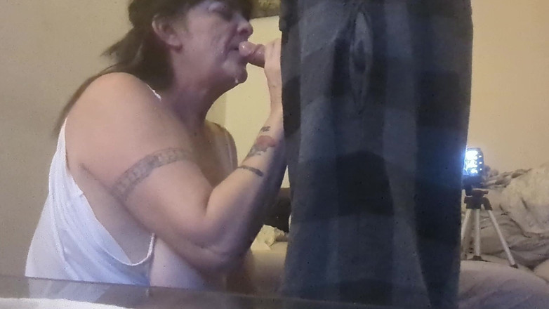 Mid_KnightDawn: Rijpe vrouw met kleine tieten Dawn, pijpt me elke ochtend...