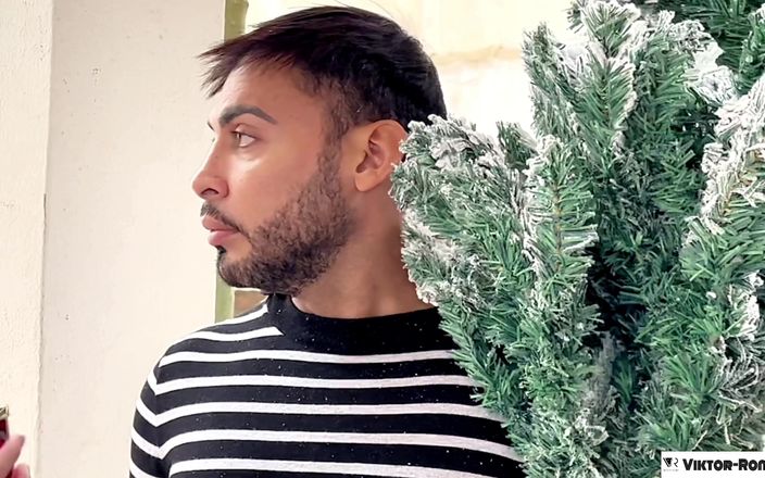 Leo Bulgari exclusive videos!!!: Viktor rom और Leo Bulgari द्वारा क्रिसमस &amp;quot;द कैंडल विक्रेता&amp;quot; का सार
