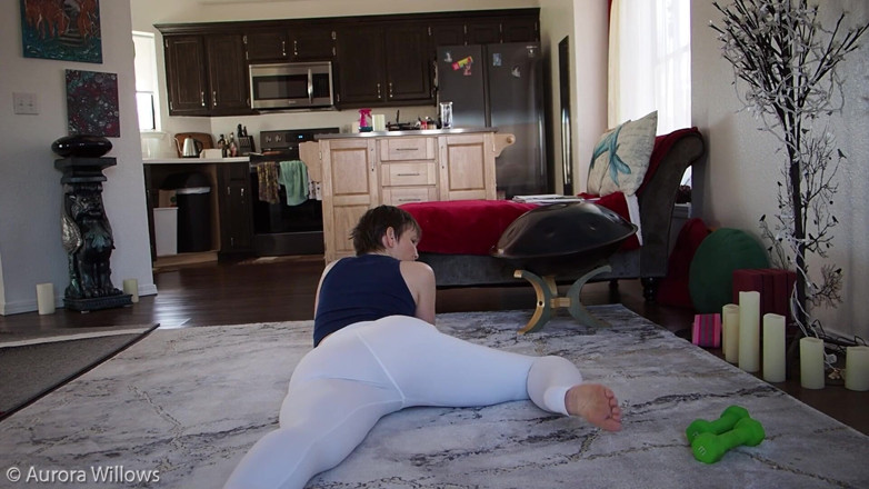 Aurora Willows: Yoga pants hip opener workout