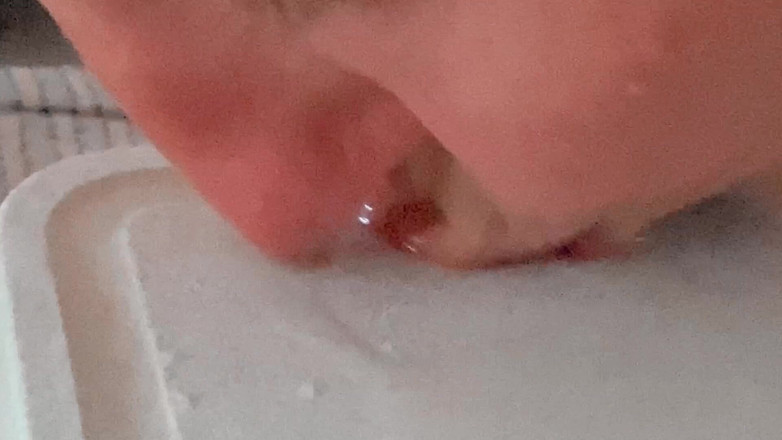 Farmers Wifey: Sidik kraliçesi idrarını mutfak tezgahından sığlıyor