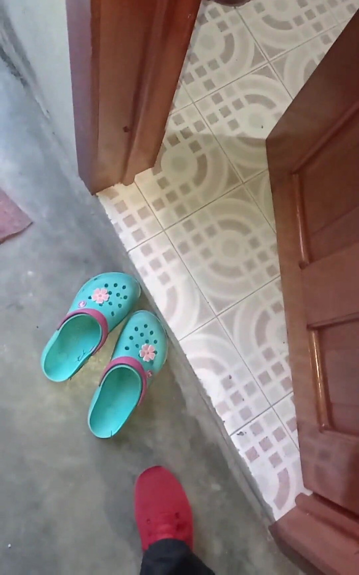 Mr_jhovin: (el Fisgn) Přišel jsem do domu služky a špehoval jsem ji,...