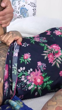 Braziliaanse porno - hij neukte zijn stiefdochter terwijl haar stiefmoeder in de volgende kamer rustte!