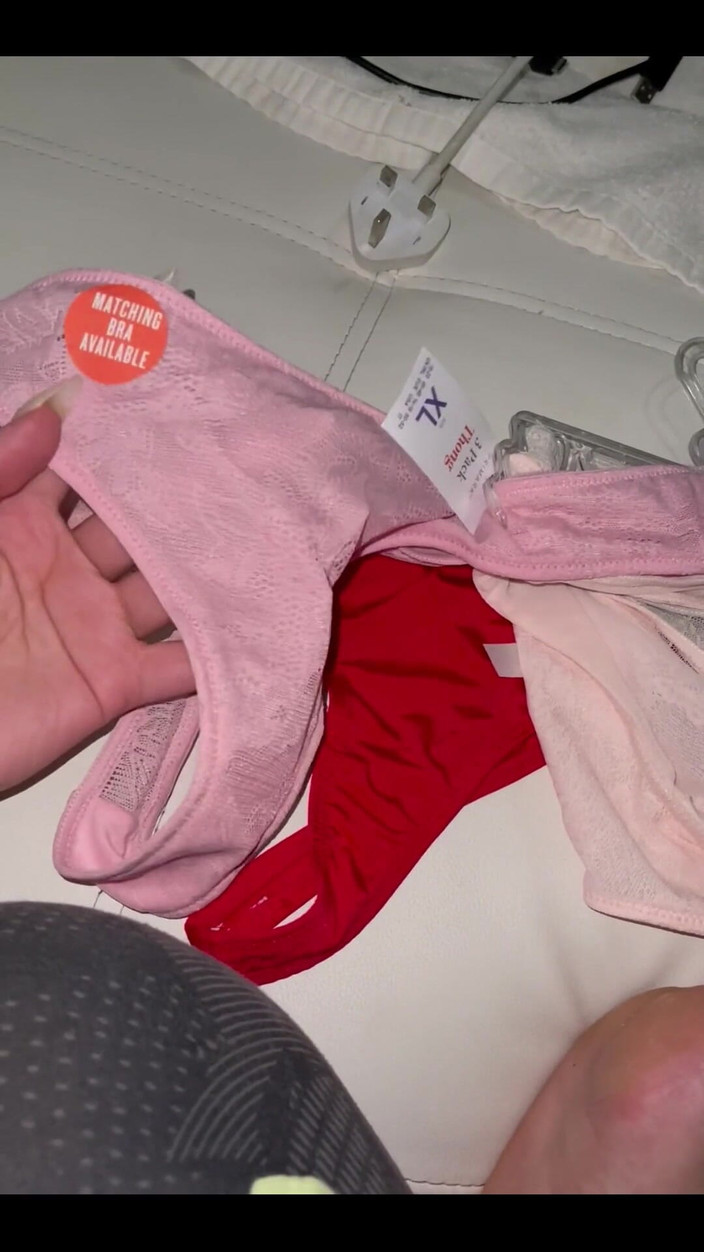 Anastasia Lux: Pozornost, pokud chcete 1 Pošlete mi tip a jméno / adresu k...