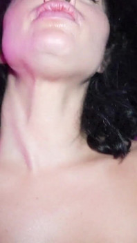 La superstar latina victoria june con culo grosso fa sesso all'aperto