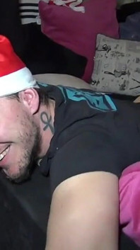 Hetero kluk ošukaný Latinoameričanem kvůli vánočnímu překvapení