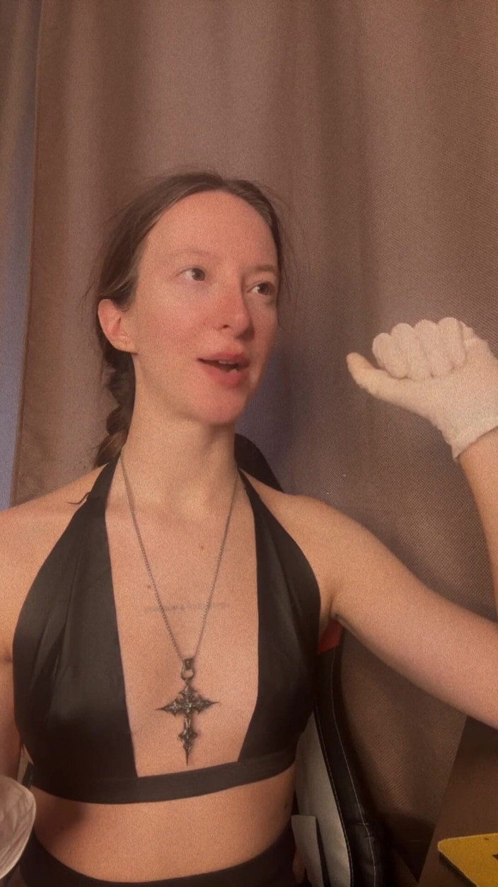 Skinny_lady69: Memeriksa pantatmu