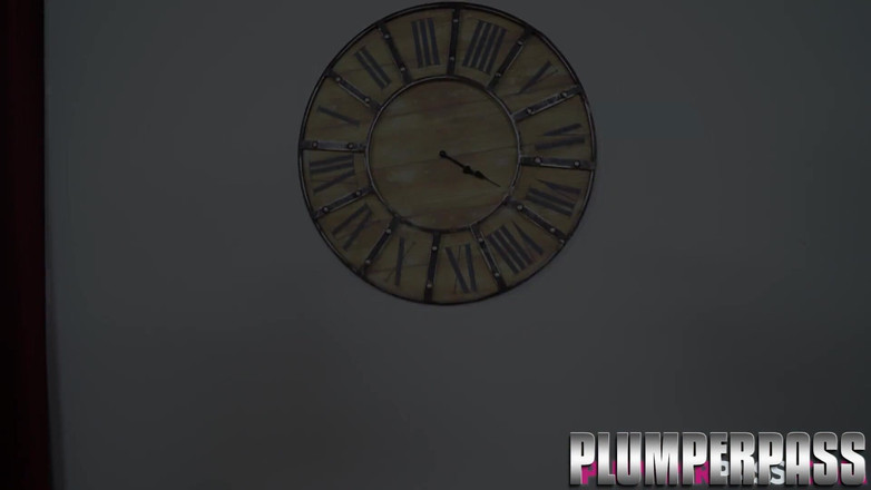 Plumper pass: Tante semok dengan pantat bahenol ngajak pria kulit hitam untuk...